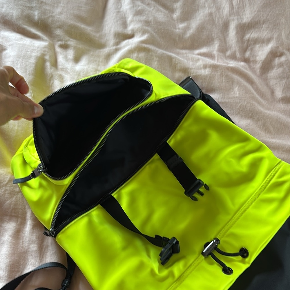 Michael Kors neon yellow backpack - Picture 6 of 15
